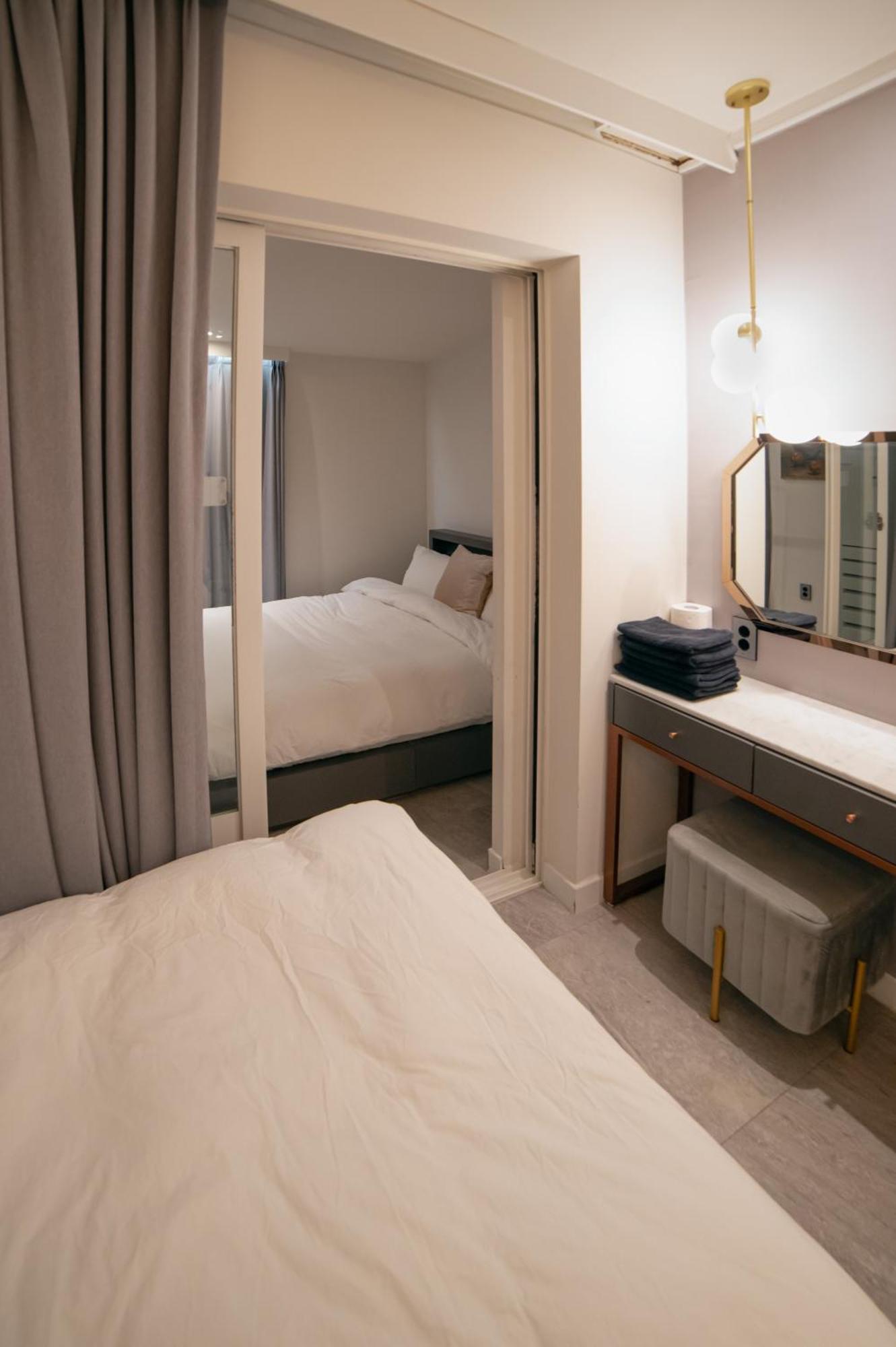Cloud Hong-dae Bed & Breakfast *