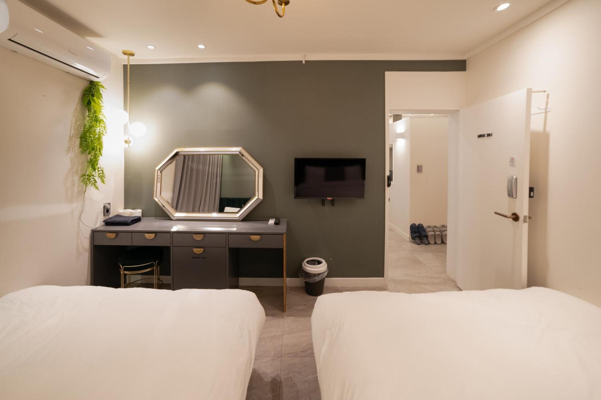 Cloud Hong-dae Bed & Breakfast Seoul